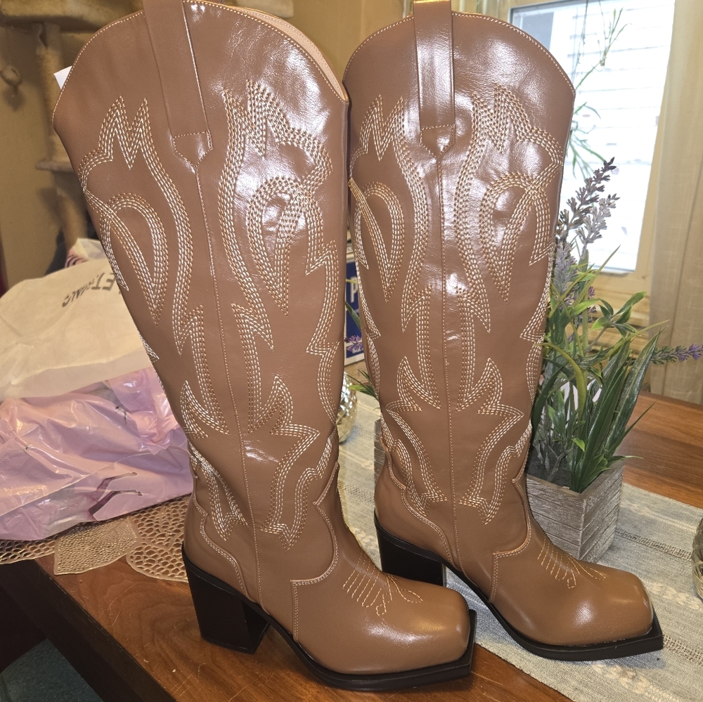 Stylish Tan Cowboy Boots
